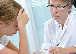 Consultatioun mat engem Spezialist fir Péng ënnert der lénkser Schëllerblade